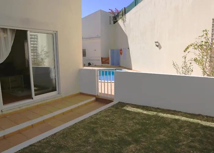 Nathalie A 100m Da Carvoeiro (Lagoa)